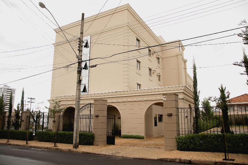 Class Hotel Rio Claro image