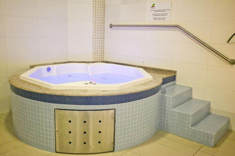 Tropicanas Apart Hotel image