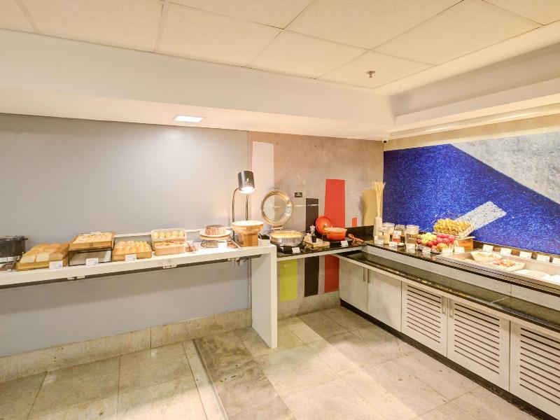 Ibis Budget Copacabana Rj image