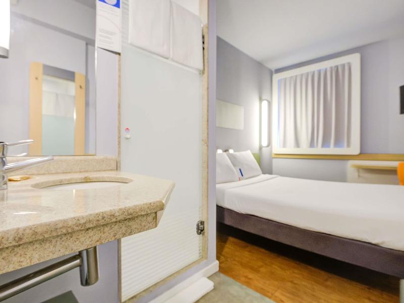Ibis Budget Copacabana Rj image