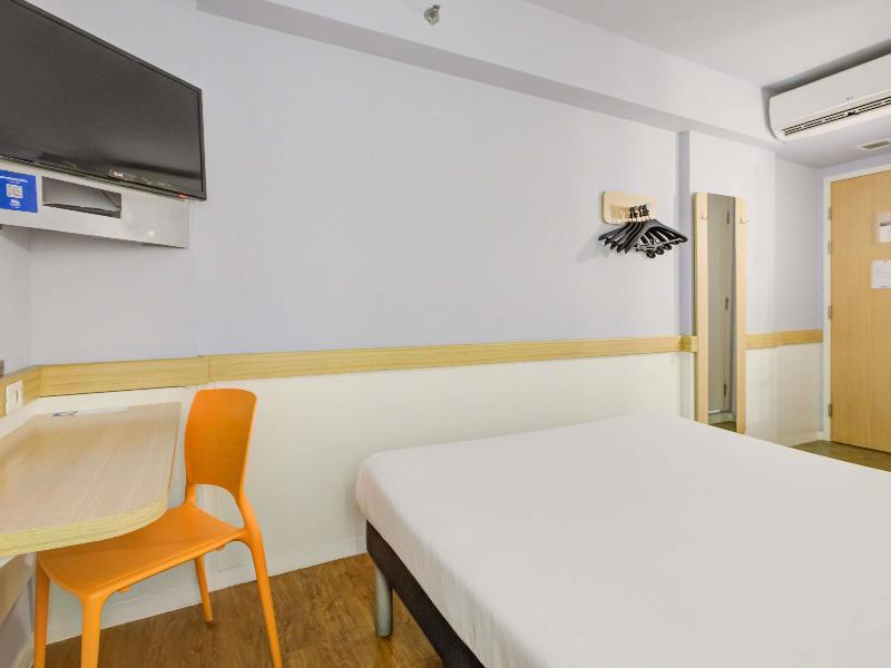 Ibis Budget Copacabana Rj image