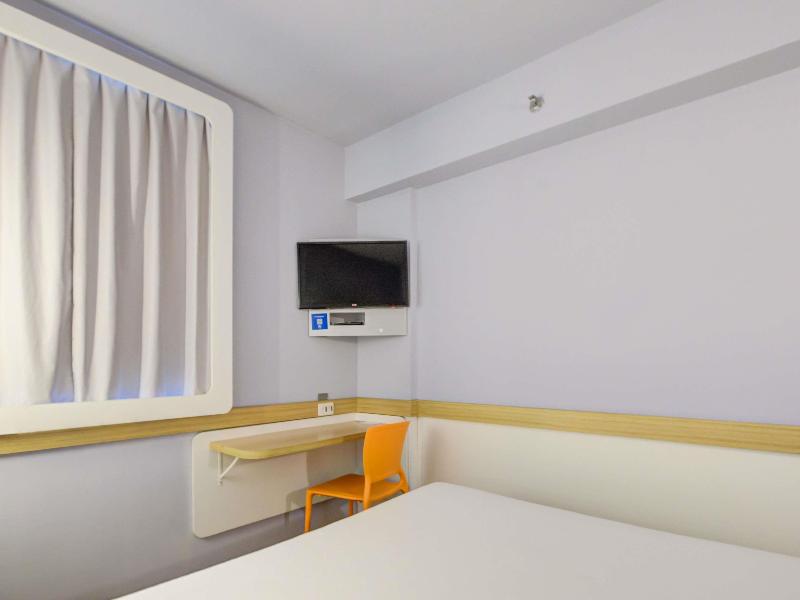 Ibis Budget Copacabana Rj image