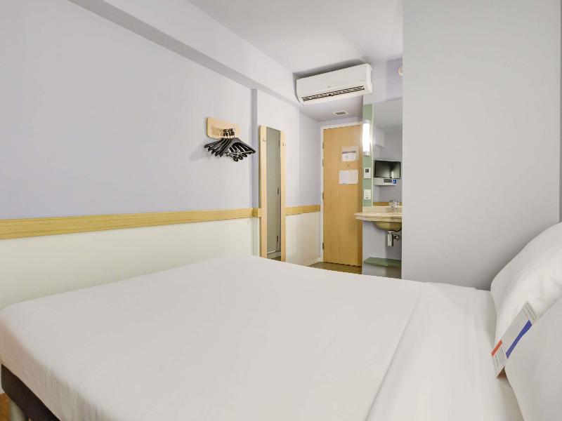 Ibis Budget Copacabana Rj image