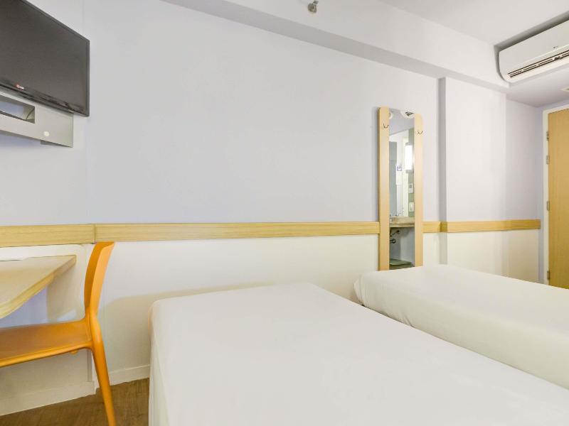 Ibis Budget Copacabana Rj image