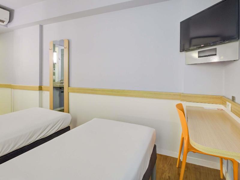 Ibis Budget Copacabana Rj image