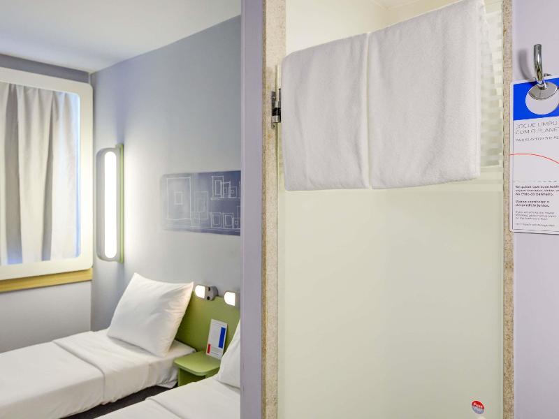 Ibis Budget Copacabana Rj image