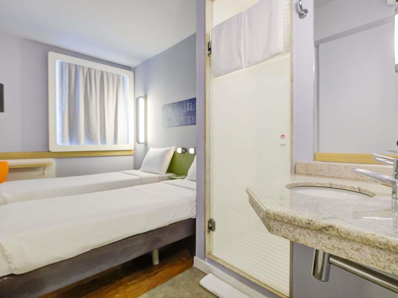 Ibis Budget Copacabana Rj image