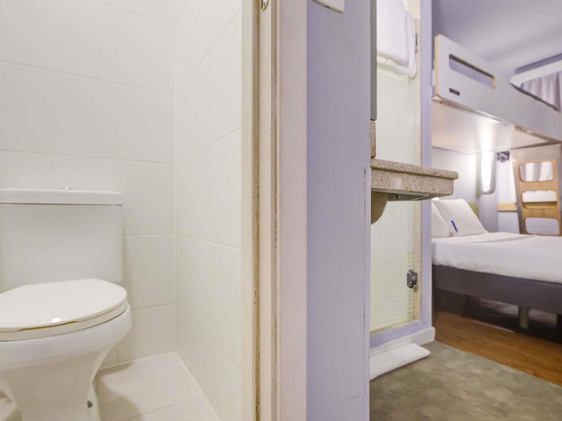 Ibis Budget Copacabana Rj image