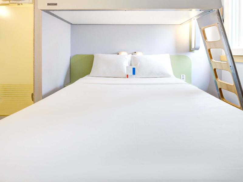Ibis Budget Copacabana Rj image