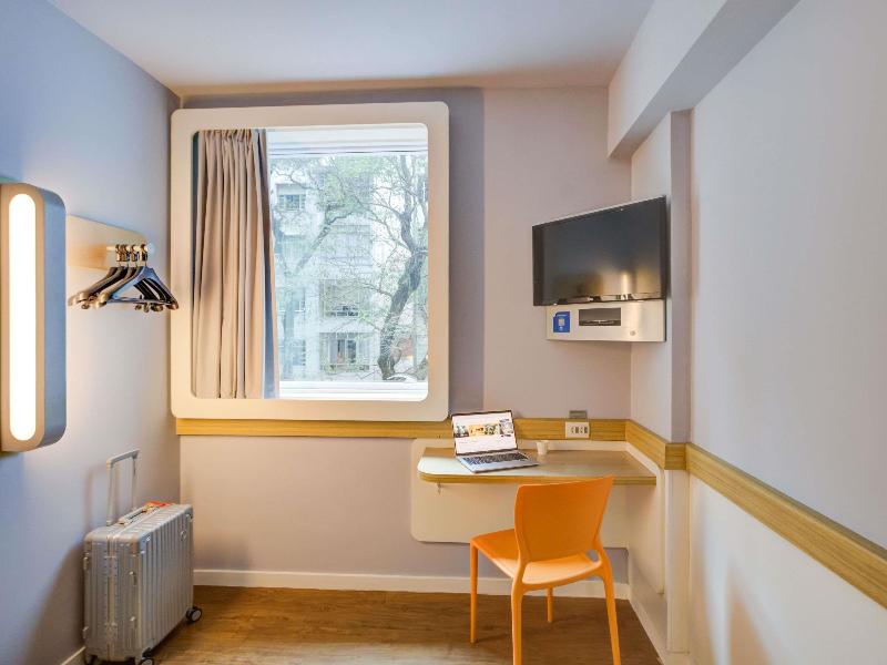 Ibis Budget Copacabana Rj image