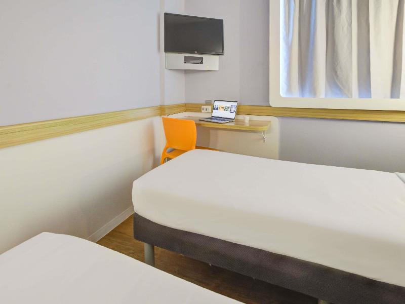 Ibis Budget Copacabana Rj image