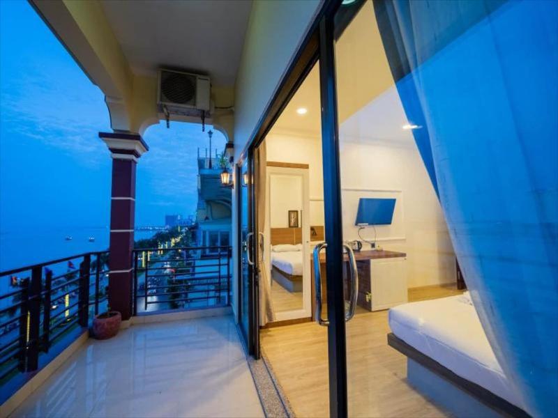 4 Rivers Hotel image
