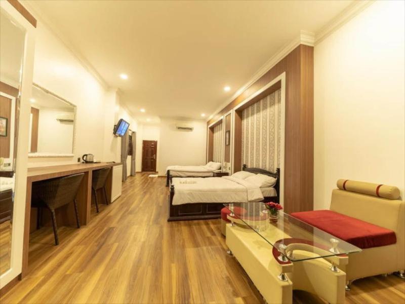 4 Rivers Hotel image