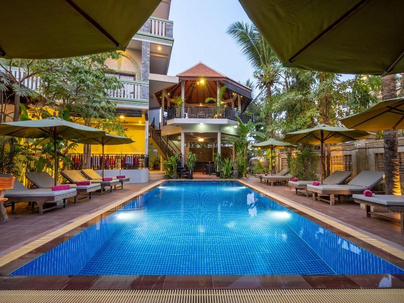 Reveal Courtyard In Reveal Angkor image