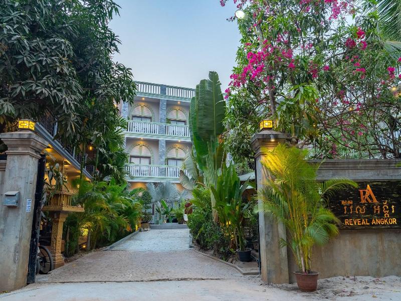 Reveal Courtyard In Reveal Angkor image