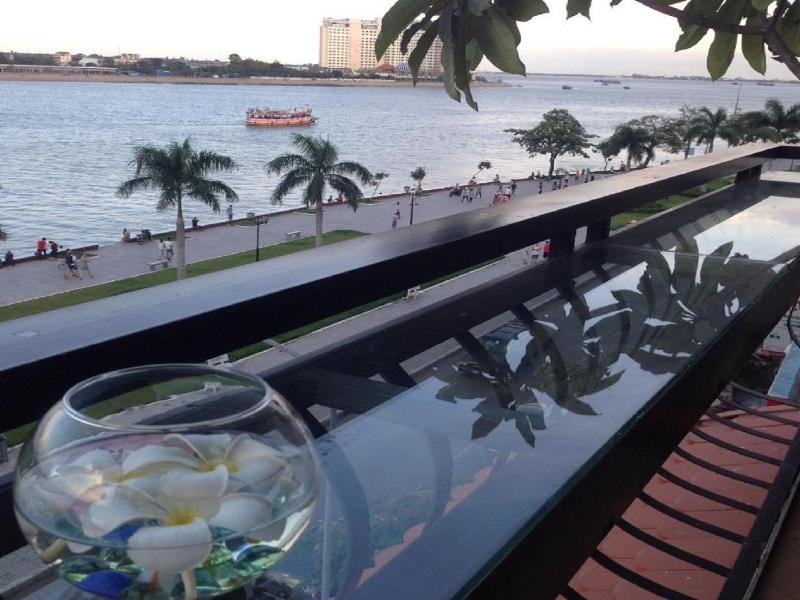 New Season Riverside Hotel image