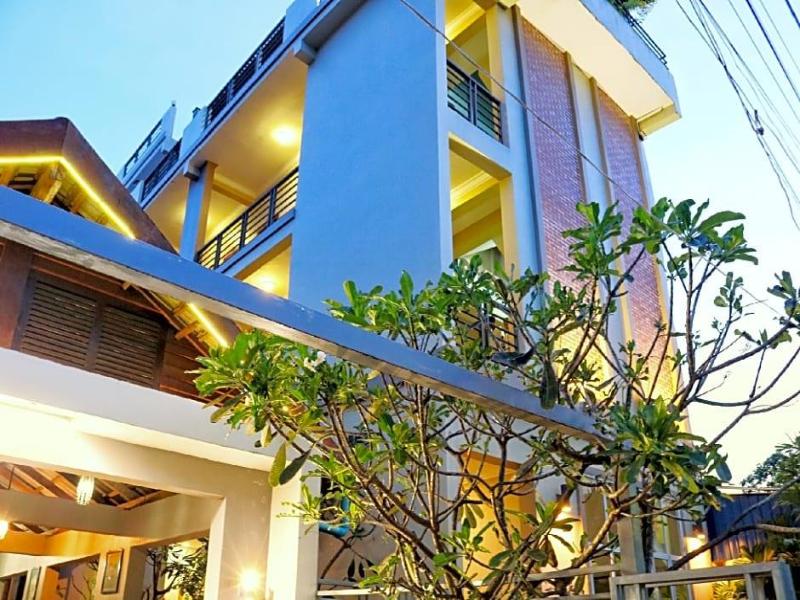 Neakru Guesthouse And Restaurant image