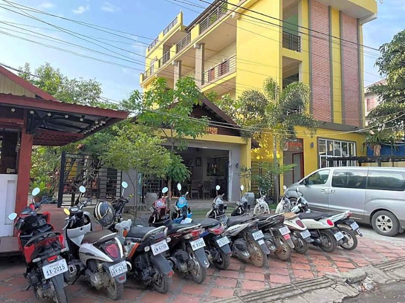 Neakru Guesthouse And Restaurant image