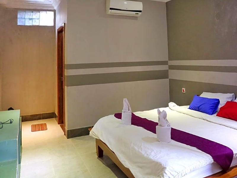 Neakru Guesthouse And Restaurant image