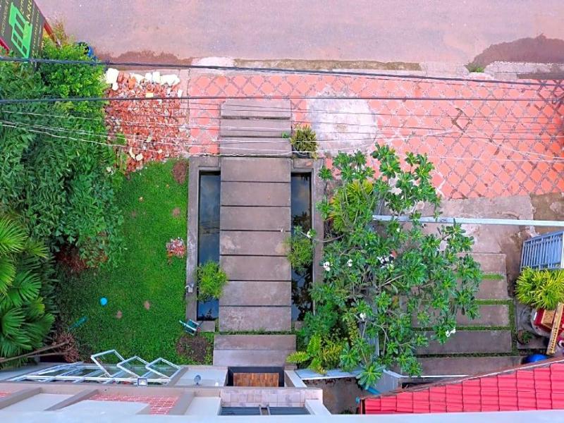 Neakru Guesthouse And Restaurant image
