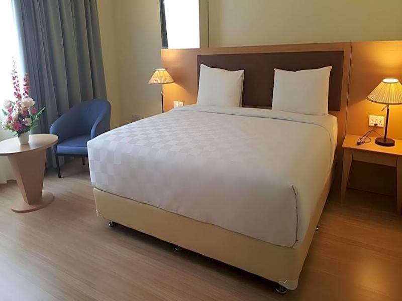 OYO 666 D' Grande Hotel Batam image