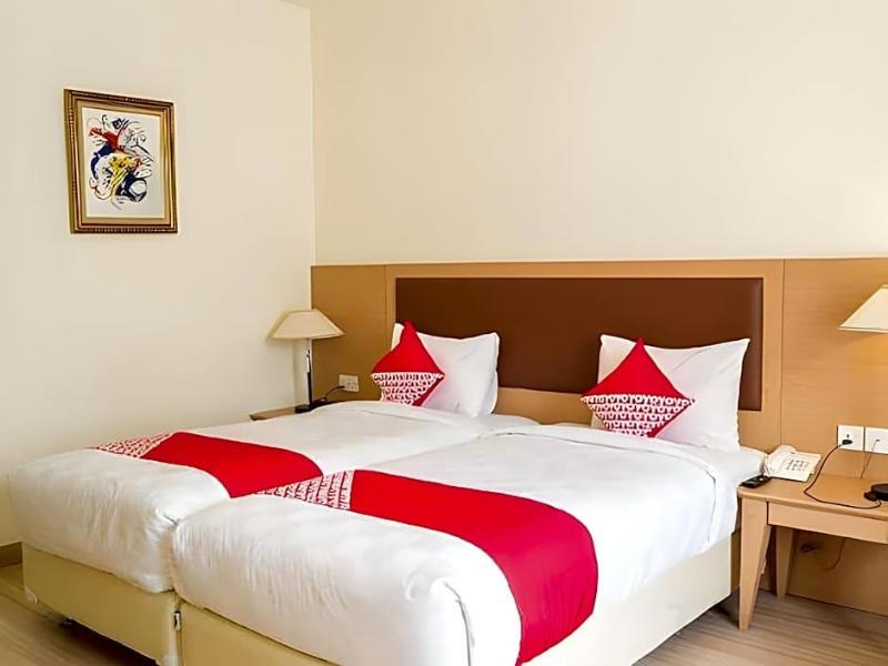 OYO 666 D' Grande Hotel Batam image