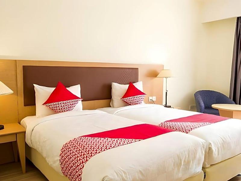OYO 666 D' Grande Hotel Batam image