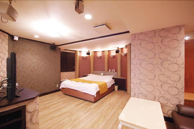 Hotel Fine Garden Okayama 1 - Adults Only image