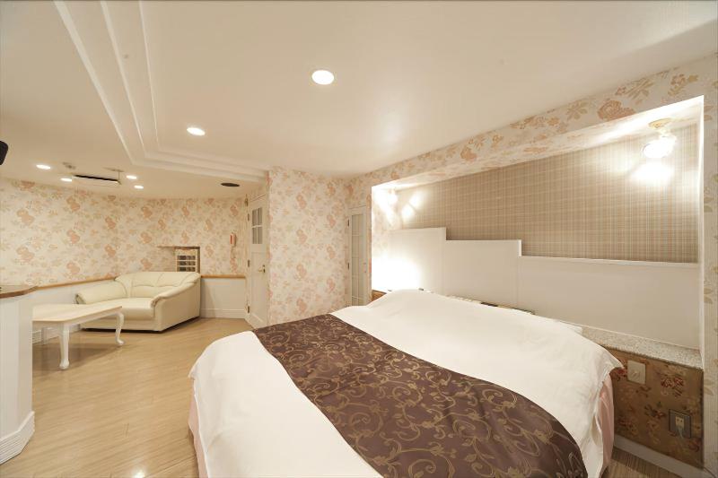 Hotel Fine Garden Okayama 1 - Adults Only image