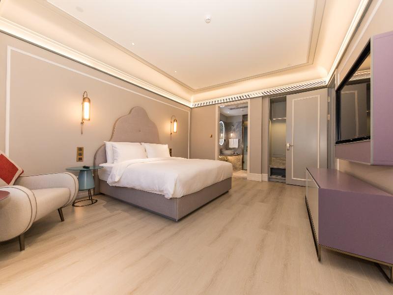 Mercure Xian Dayan Pagoda image