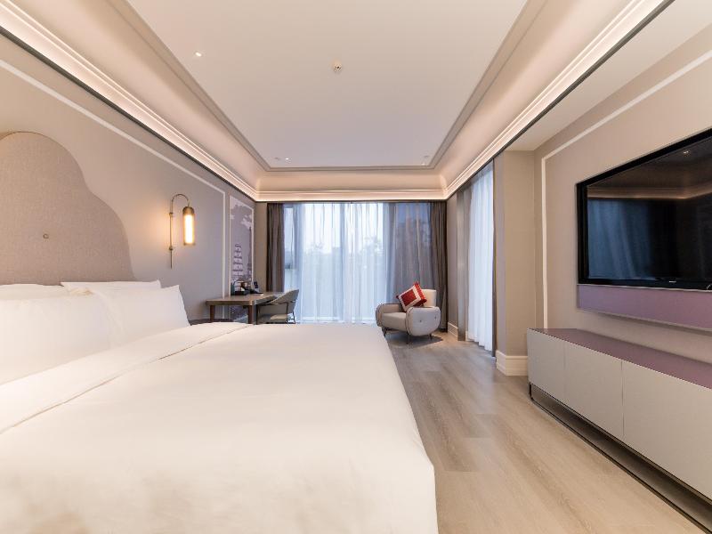 Mercure Xian Dayan Pagoda image