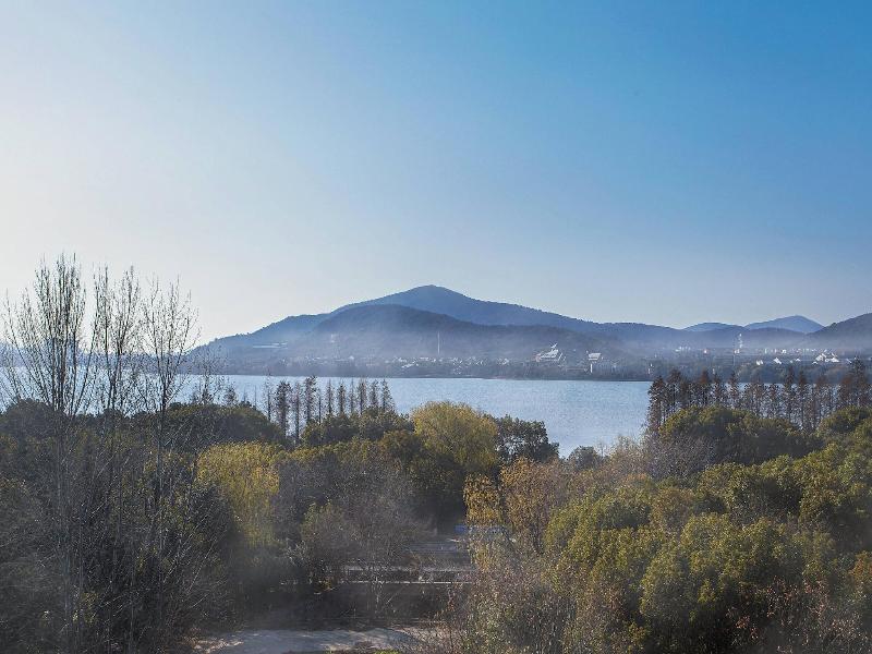 Courtyard By Marriott Wuxi Lihu Lake image