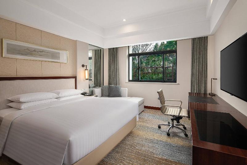 Courtyard By Marriott Wuxi Lihu Lake image