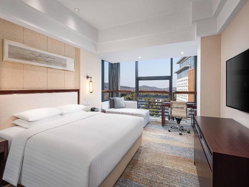 Courtyard By Marriott Wuxi Lihu Lake image