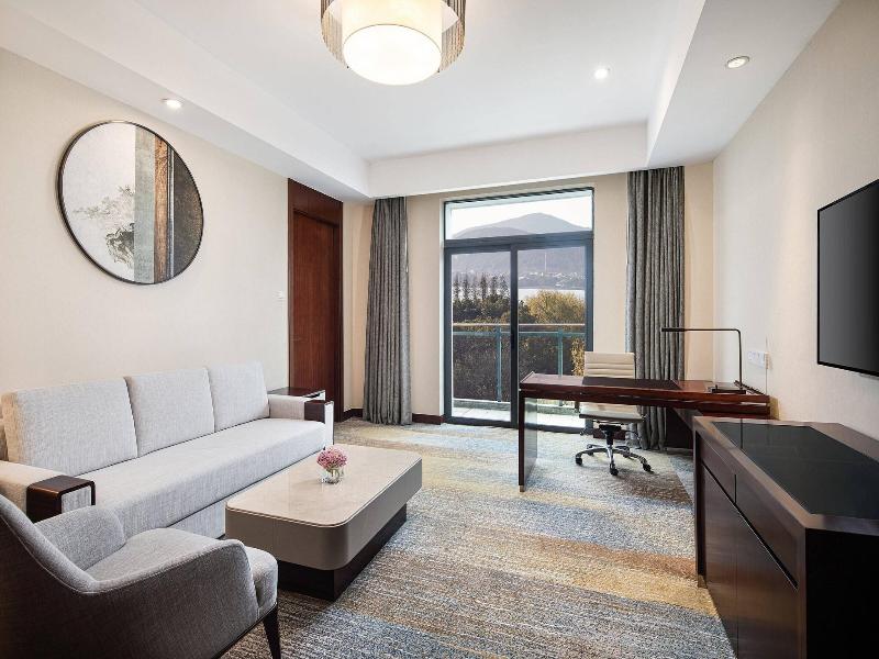 Courtyard By Marriott Wuxi Lihu Lake image