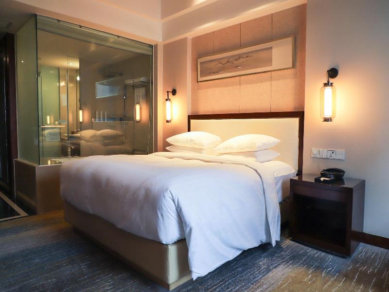 Courtyard By Marriott Wuxi Lihu Lake image