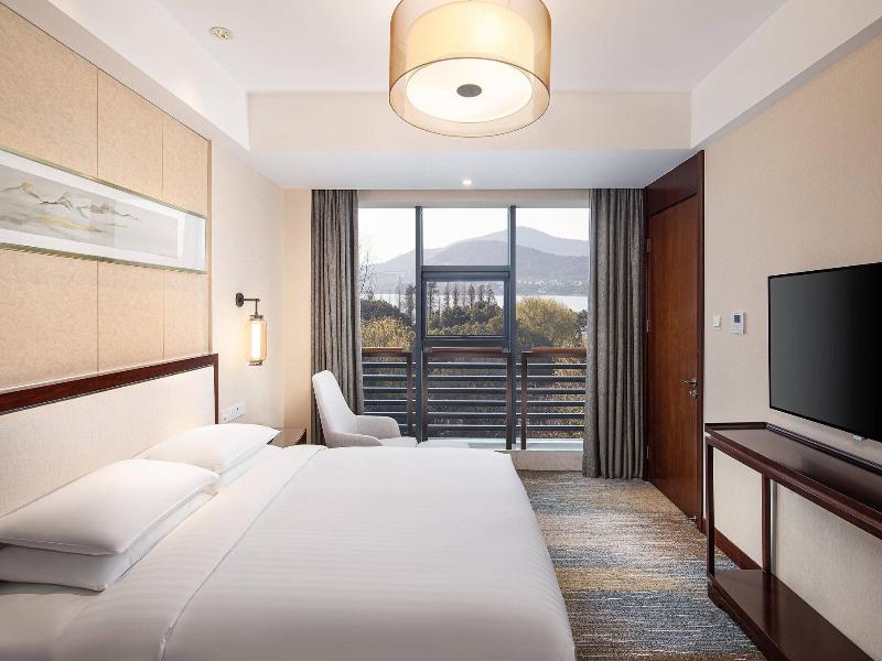 Courtyard By Marriott Wuxi Lihu Lake image