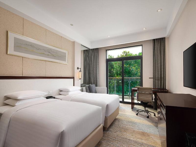 Courtyard By Marriott Wuxi Lihu Lake image