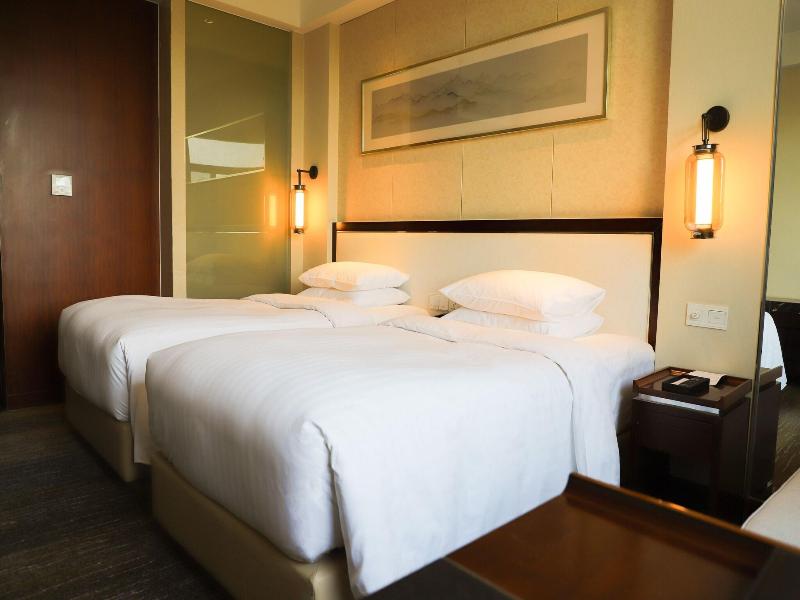 Courtyard By Marriott Wuxi Lihu Lake image