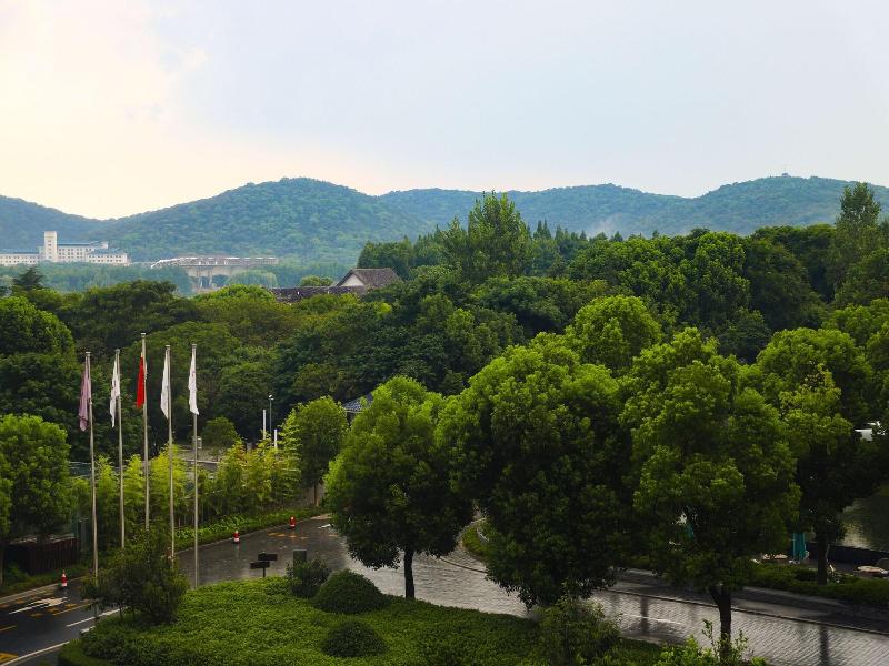 Courtyard By Marriott Wuxi Lihu Lake image