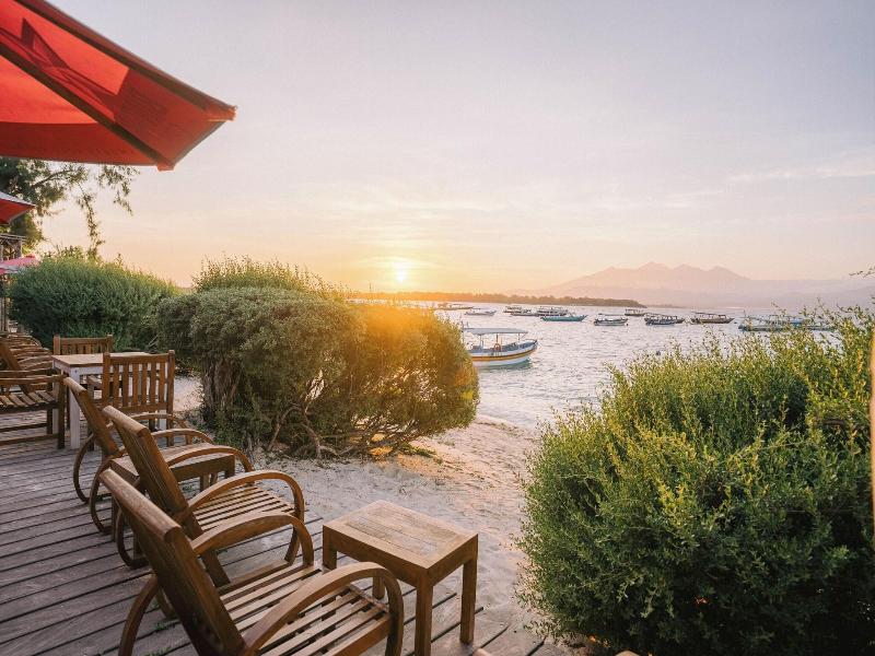 Tír na nÓg Beachfront Resort image