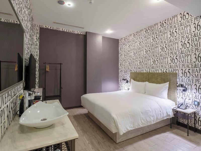 CHECK inn Taichung Ziyou image