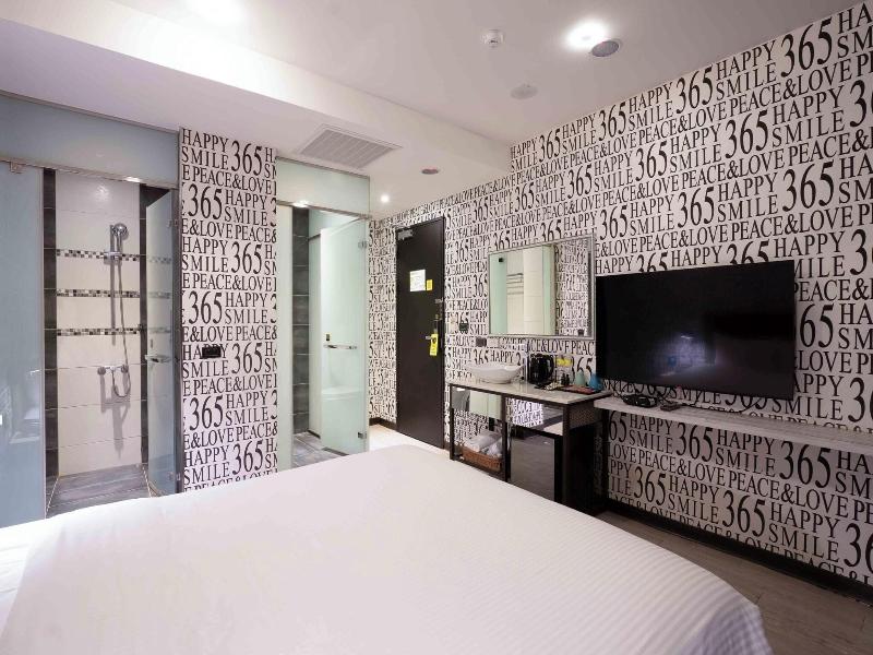 CHECK inn Taichung Ziyou image