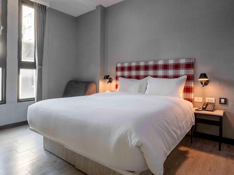 CHECK inn Taichung Ziyou image