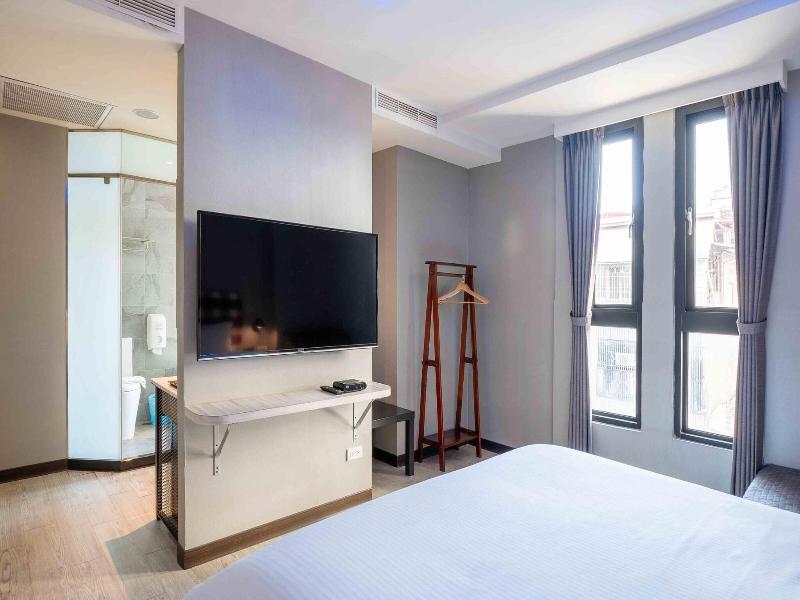 CHECK inn Taichung Ziyou image