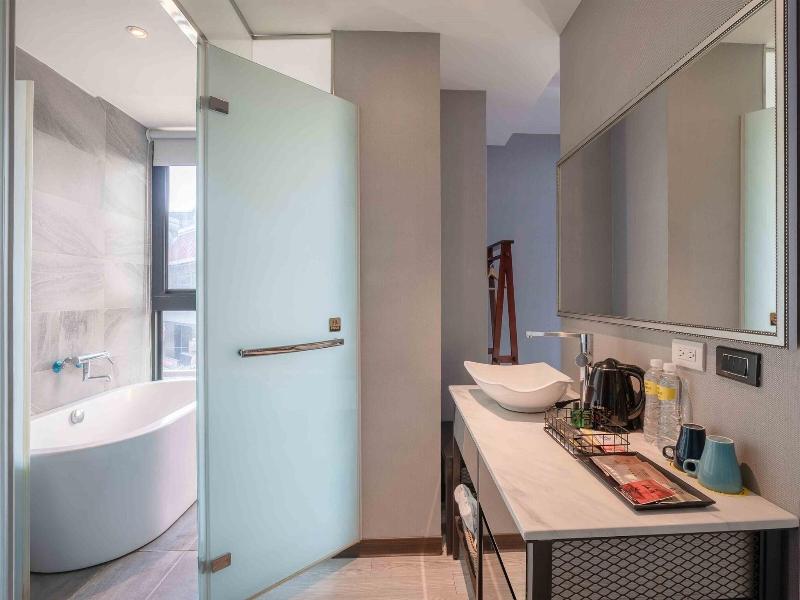 CHECK inn Taichung Ziyou image