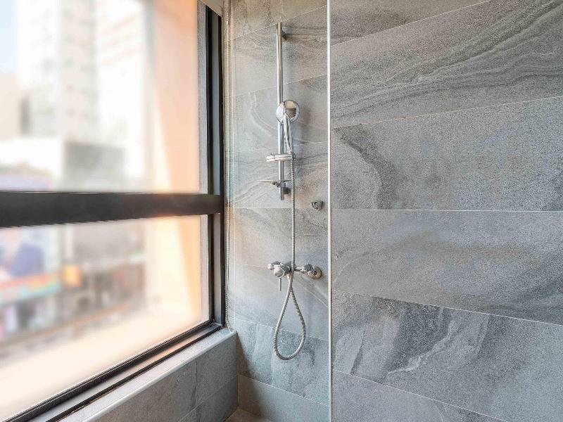 CHECK inn Taichung Ziyou image