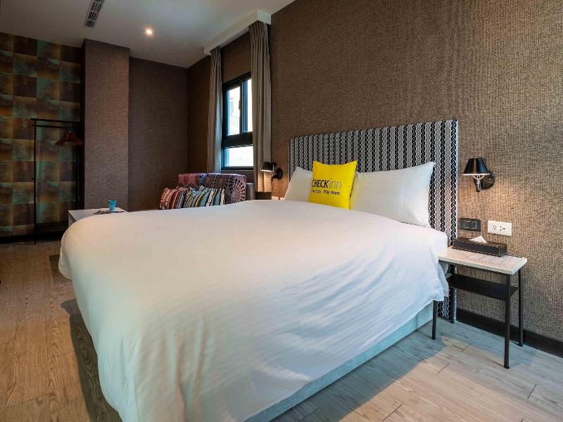 CHECK inn Taichung Ziyou image