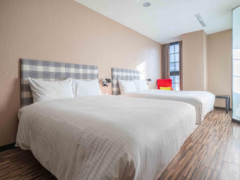 CHECK inn Taichung Ziyou image