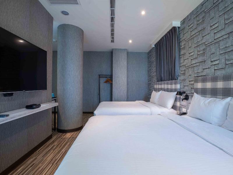 CHECK inn Taichung Ziyou image